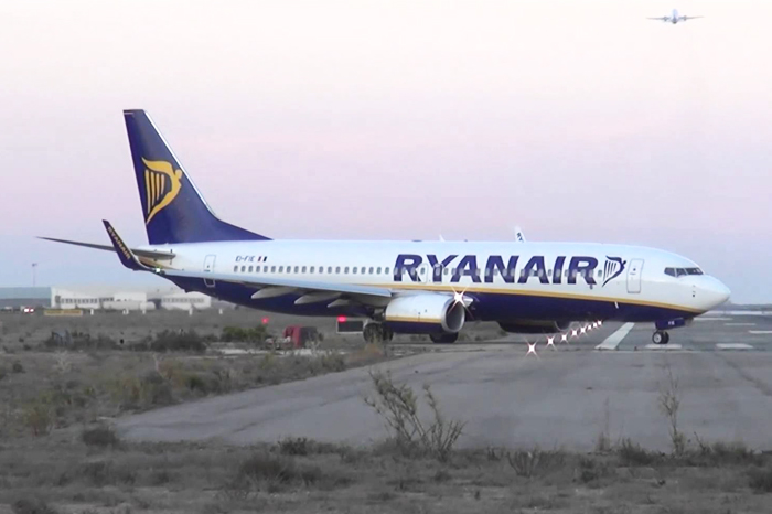 Ryanair Flugzeug am Flughafen Murcia San-Javier